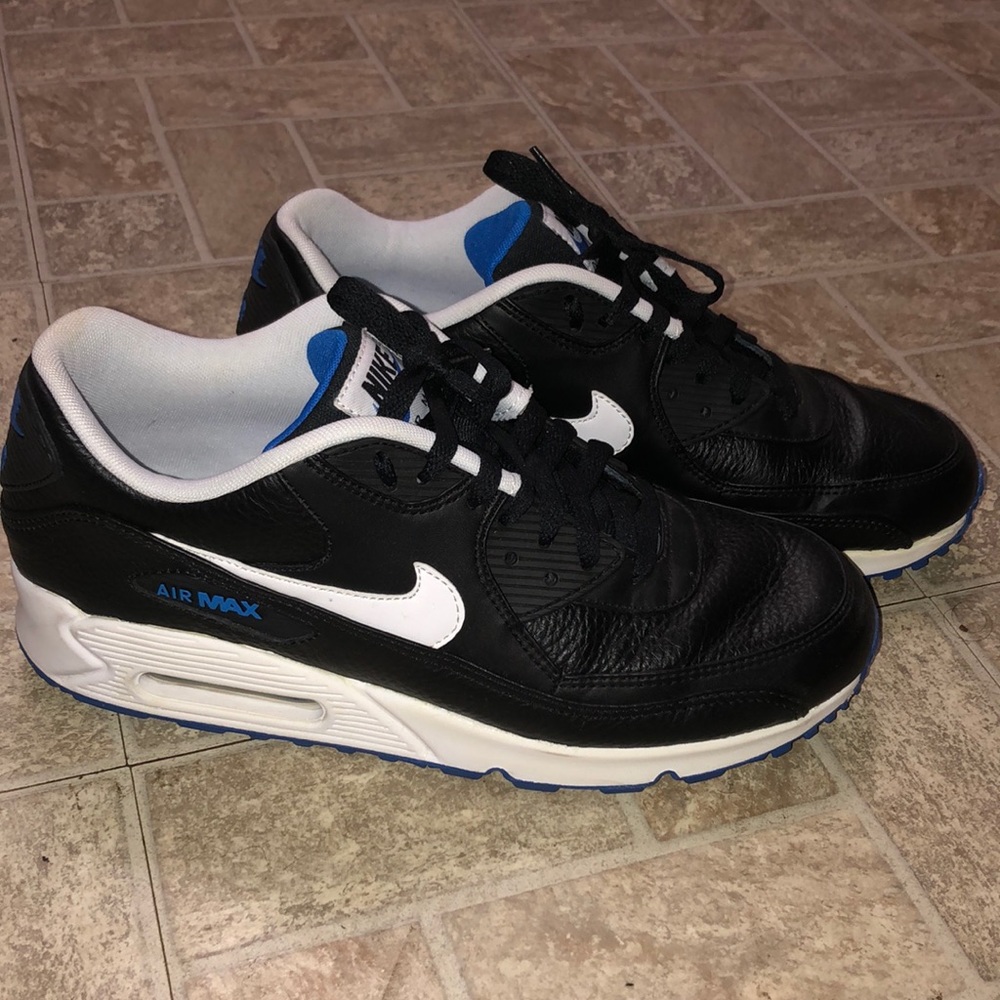 NIKE AIR MAX